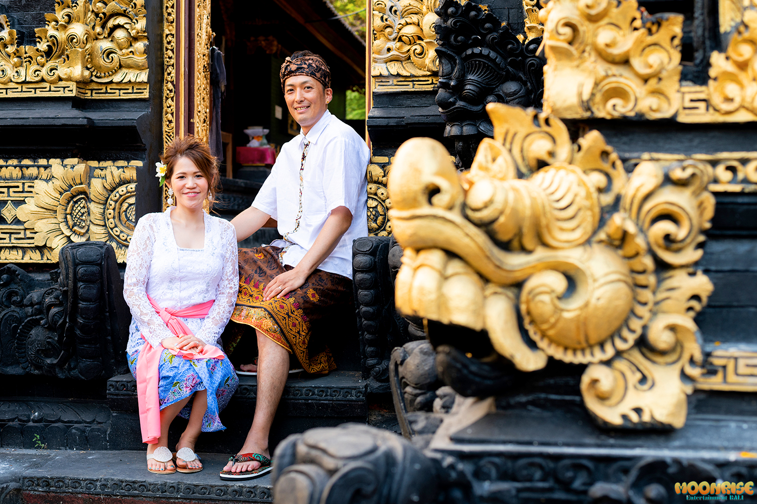 バリ島の民族衣装「クバヤ」でカップル撮影 - 熊澤充のバリ島撮り