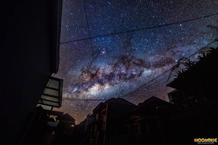 住宅街から見る天の川 年ニュピの星空その３ 熊澤充のバリ島撮り尽くし 在住ウェディングフォトグラファー